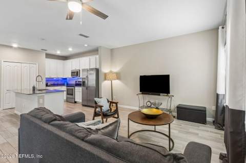 10394 Benson Lake Drive, Jacksonville FL - photo 21 of 45