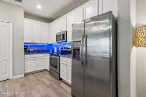 10394 Benson Lake Drive, Jacksonville FL - photo 15 of 45
