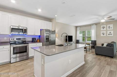 10394 Benson Lake Drive, Jacksonville FL - photo 13 of 45