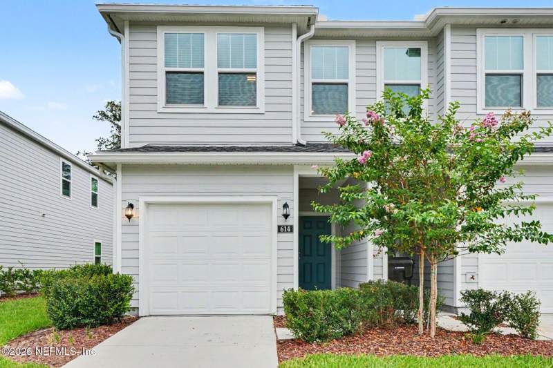 4 bedroom Single Family Residence at 614 Holly Drive, Townhomes of Holly Cove, Orange Park — photo 2