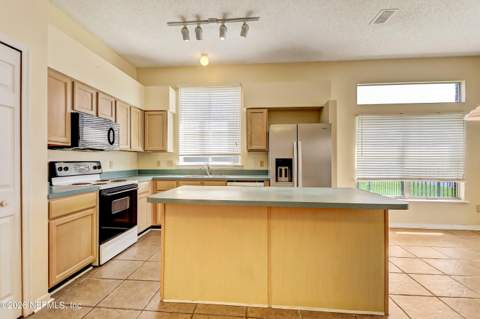 13062 Brians Creek Drive, Jacksonville FL - photo 15 of 39