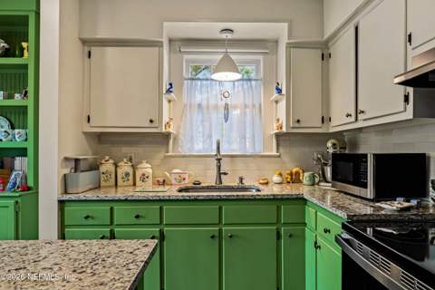 3526 Dellwood Avenue, Jacksonville FL - photo 13 of 43