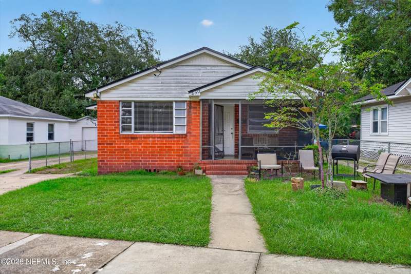 3 bedroom Single Family Residence at 450 E 46th Street, J H Pratt Addn, Jacksonville — photo 2