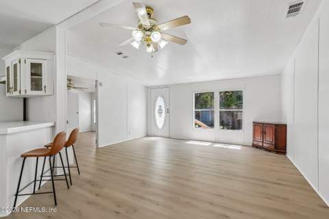 3602 Bowden Circle, Jacksonville FL - photo 10 of 44