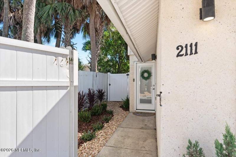 4 bedroom Single Family Residence at 2111-2113 3rd Street, Jax Beach Park, Neptune Beach — photo 2