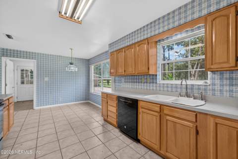 6824 James Britt Road, Glen St. Mary FL - photo 17 of 62