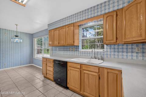 6824 James Britt Road, Glen St. Mary FL - photo 18 of 62