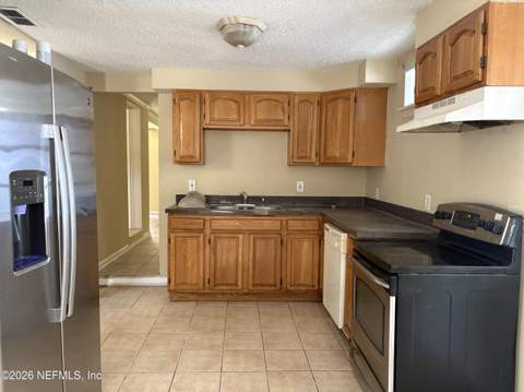 6244 Pine Bluff Drive, Jacksonville FL - photo 11 of 32