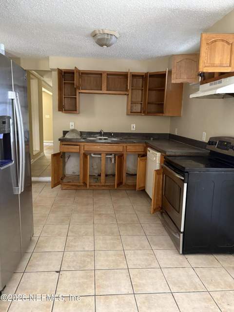 6244 Pine Bluff Drive, Jacksonville FL - photo 12 of 32
