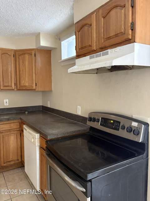 6244 Pine Bluff Drive, Jacksonville FL - photo 9 of 32