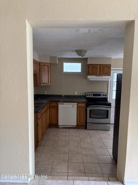 6244 Pine Bluff Drive, Jacksonville FL - photo 8 of 32