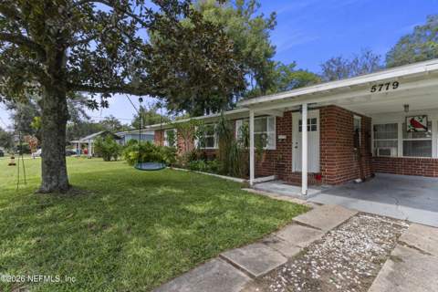 5779 Lake Lucina Drive, Jacksonville FL - photo 6 of 35