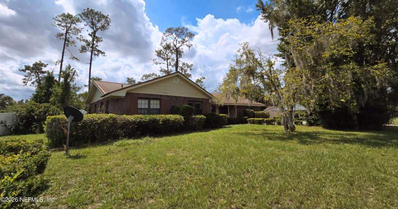3 bedroom Single Family Residence at 1017 Pineview Circle, Live Oak, Live Oak — photo 2