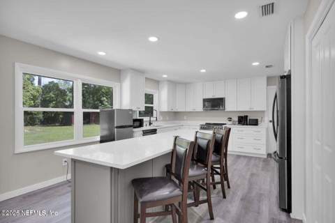 11707 Village Lane, Jacksonville FL - photo 11 of 39