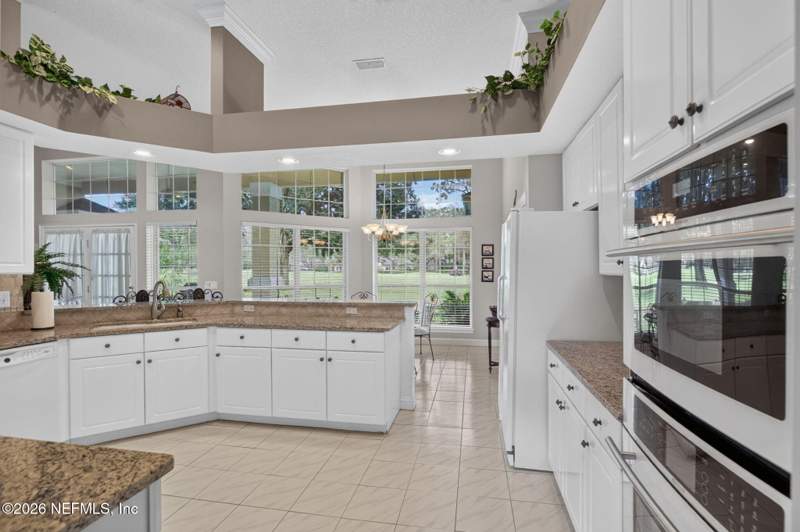 4 bedroom Single Family Residence at 836 QUEENS HARBOR Boulevard, Queens Harbour Cc, Jacksonville — photo 5
