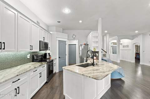 5625 Baxter Lake Drive, Jacksonville FL - photo 16 of 47