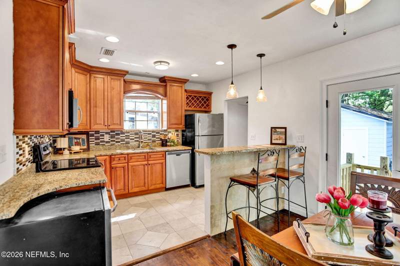 2 bedroom Single Family Residence at 3052 College Street, Central Riverside, Jacksonville — photo 4