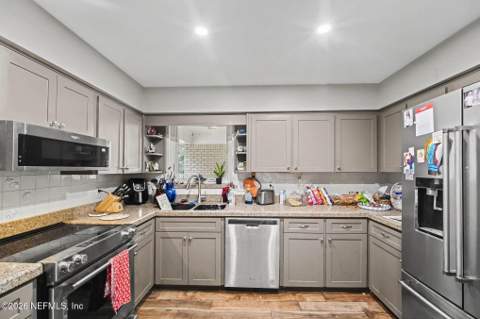 7245 Sandy Bluff Drive, Jacksonville FL - photo 15 of 32