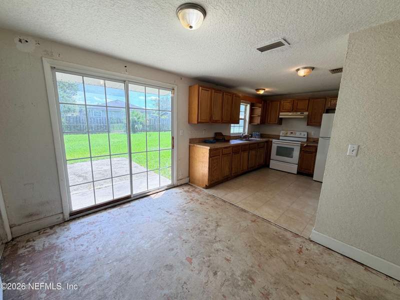 4 bedroom Single Family Residence at 10905 Player Road, Highlands, Jacksonville — photo 4
