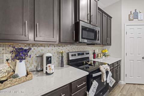 6050 Patriots Landing Lane, Jacksonville FL - photo 10 of 36