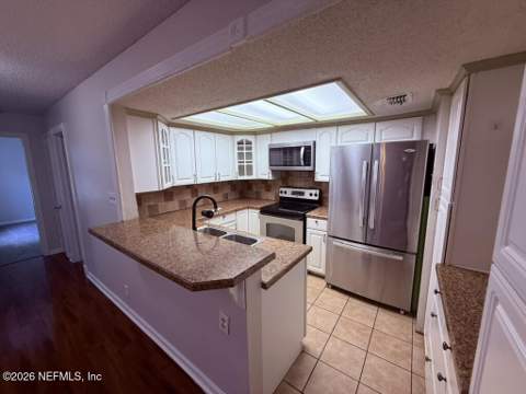 8323 Century Point Drive, Jacksonville FL - photo 11 of 29