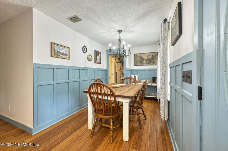 3 bedroom Single Family Residence at 7068 Oakridge Drive, Glen St Mary, Glen St. Mary — photo 4