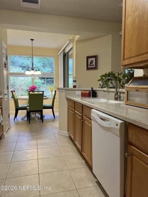 8601 Little Swift Circle #30-F, Jacksonville FL - photo 12 of 33