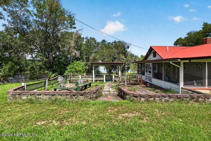 3 bedroom Single Family Residence at 316 Macgill Street, Interlachen, Interlachen — photo 4