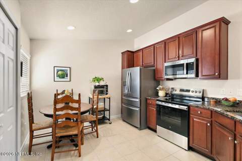 8686 Little Swift Circle, Jacksonville FL - photo 7 of 36