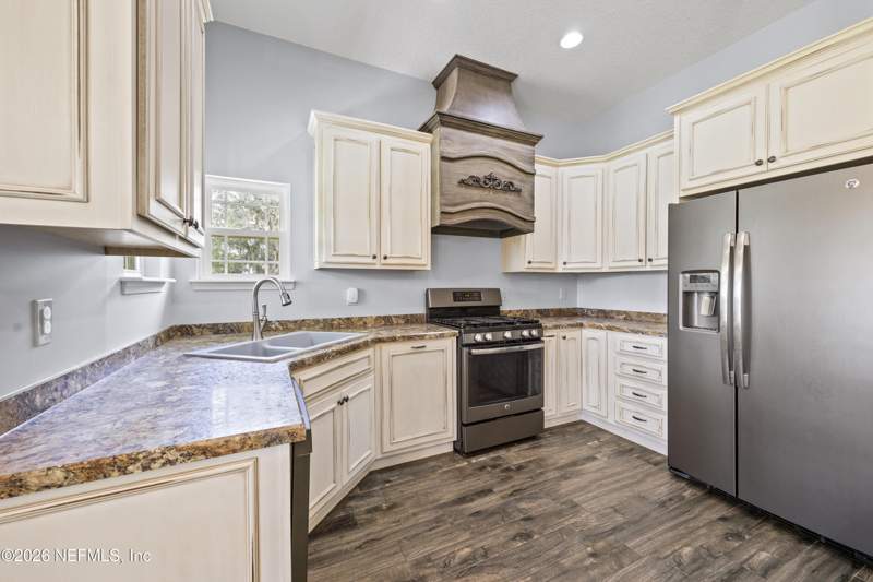 3 bedroom Single Family Residence at 7016 OAK RIDGE Drive, Glen St Mary, Glen St. Mary — photo 5