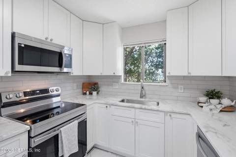 2161 Fairway Villas Lane, Atlantic Beach FL - photo 10 of 30