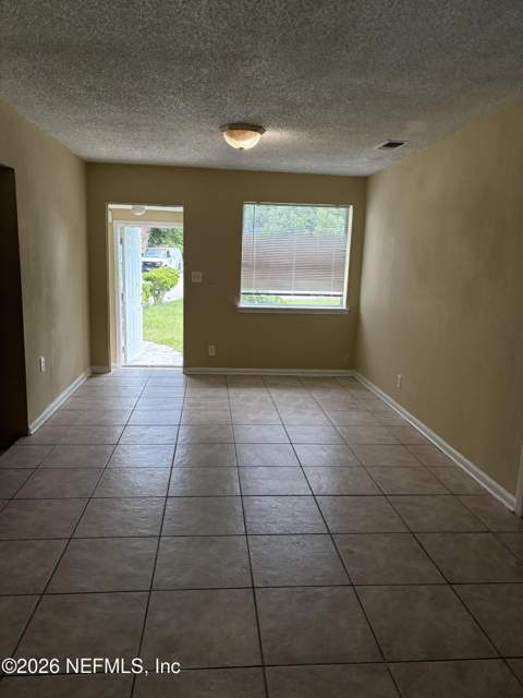 6244 Pine Bluff Drive, Jacksonville FL - photo 7 of 32