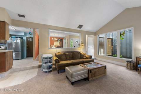 12459 Shady Creek Drive, Jacksonville FL - photo 13 of 48