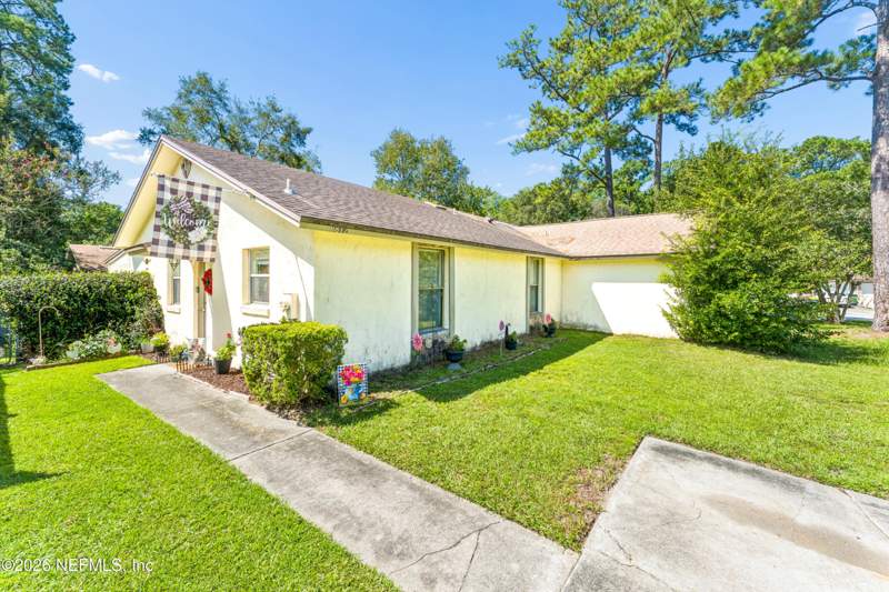 2 bedroom Townhouse at 8812 CAVENDER Drive, Hidden Village, Jacksonville — photo 3
