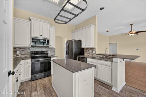 8575 Catsby Court, Jacksonville FL - photo 17 of 69
