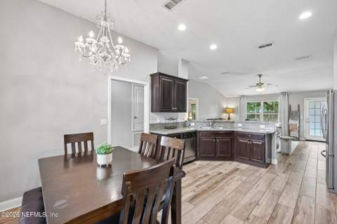 6558 Pemberley Lane, Jacksonville FL - photo 9 of 38