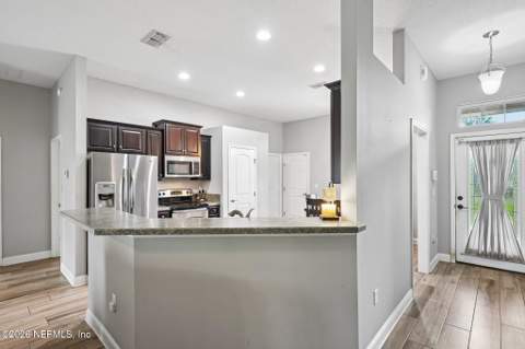 6558 Pemberley Lane, Jacksonville FL - photo 12 of 38
