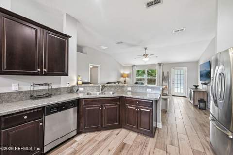 6558 Pemberley Lane, Jacksonville FL - photo 8 of 38