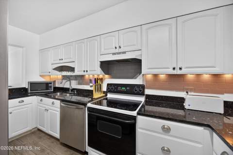 601 1st Street #2B, Jacksonville Beach FL - photo 14 of 46