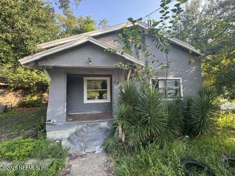 3 bedroom Single Family Residence at 1361 W 13th Street, Grand Boulevard, Jacksonville — photo 2