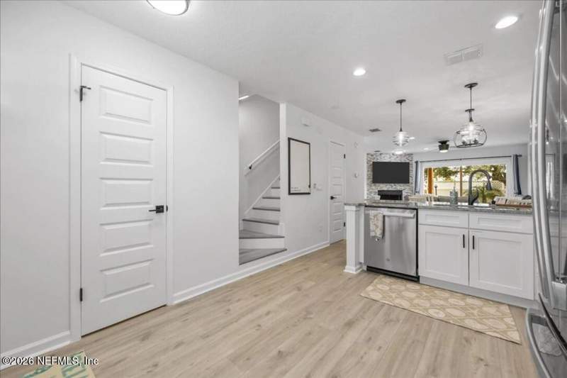 2 bedroom Townhouse at 2106 Gail Avenue, Permenters R/p Atlantic, Jacksonville Beach — photo 3