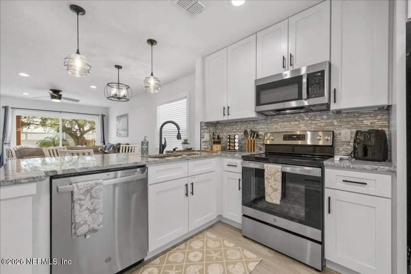 2 bedroom Townhouse at 2106 Gail Avenue, Permenters R/p Atlantic, Jacksonville Beach — photo 5