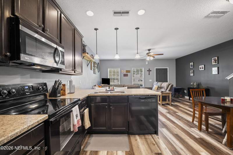 3 bedroom Single Family Residence at 2738 HOLLYBROOK Lane, Plantation Village, Orange Park — photo 5