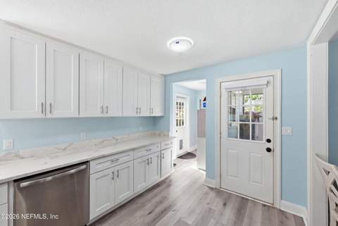 1745 Hilltop Boulevard, Jacksonville FL - photo 10 of 26