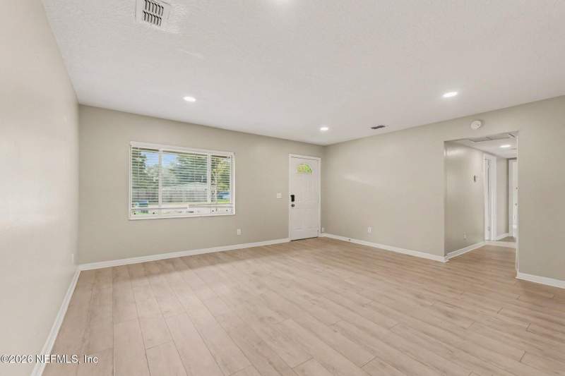 3 bedroom Single Family Residence at 6423 Shetland Road, Arlington Hills, Jacksonville — photo 2