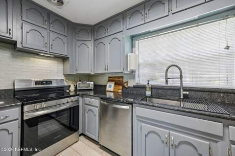 4704 Princess Anne Lane, Jacksonville FL - photo 12 of 57