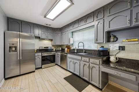 4704 Princess Anne Lane, Jacksonville FL - photo 10 of 57
