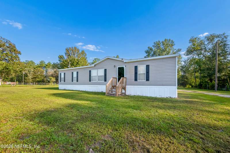 3 bedroom Mobile Home at 14163 State Road 100, Metes & Bounds, Lake Butler — photo 2