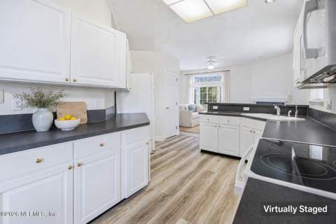 9508 Southbrook Drive, Jacksonville FL - photo 12 of 34