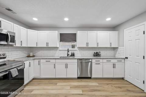4229 Huntington Forest Boulevard, Jacksonville FL - photo 11 of 47